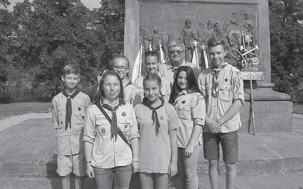 Stalo se tak díky úspěchu našich herců a tanečníků na festivalu Prkna v Hradci Králové, kde byla vítězná inscenace Jáma a kyvadlo zařazena do programu Mladé Smetanovy Litomyšle.