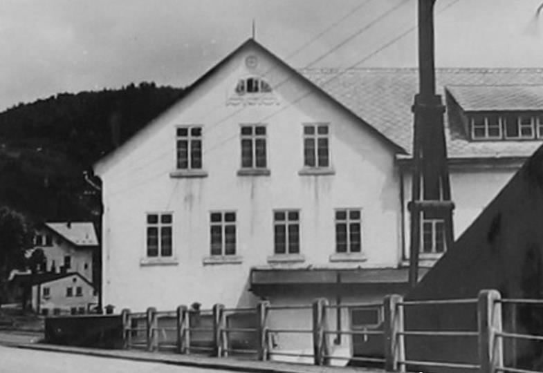 9, 10 - Mohrův mlýn Jablonec nad Jizerou řeka Jizera nedochovaný, původní mlýn byl zbořen bez technologie dnes: 308 nepřístupný, nachází se zde autoservis 303 Podle ústního sdělení Miroslavy