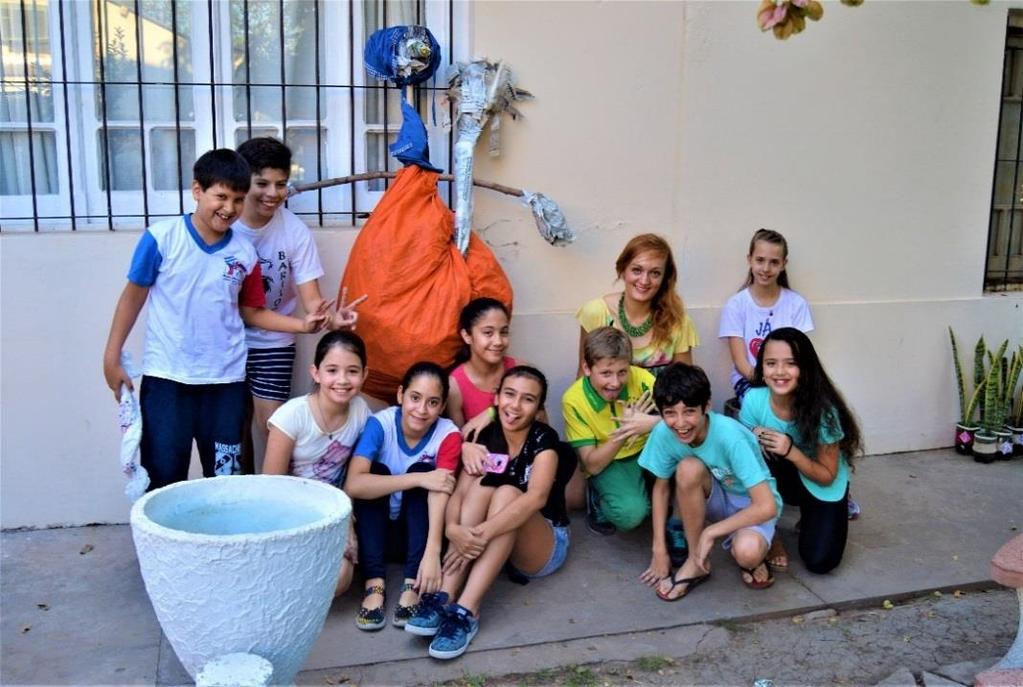 Argentina, Chaco Čarodějnice v argentinském Chacu Pavlína Řeháčková 31. dubna proběhlo v prostorách Unión Checoeslovaca, působící ve městě Presidencia Roque Sáenz Peña, pálení čarodějnic.