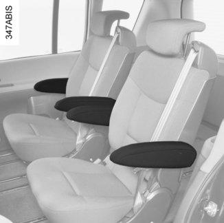 ZADNÍ SEDADLA: loketní opěrky 1 Zadní loketní opěrky U vozidel, která jimi jsou vybavena, mohou být montovány na zadní sedadla, pokud jsou v jedné řadě maximálně dvě sedadla.