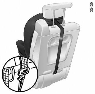 2 3 4 Dvě oka 1 jsou umístěna mezi opěradlem a sedákem sedadla a jsou označena značkami. Pro snadnější instalaci a zablokování dětské sedačky na okách 1 použijte přístupová vedení 2 dětské sedačky.