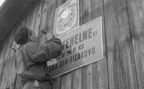V minulosti sa využívali najmä v hrnčiarstve, výro be škridiel a pálených tehál. Samotné Ipeľské tehelne vznikli v roku 1950 ako národný podnik a to spojením viace rých malých i väčších tehelní.