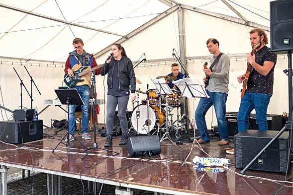 Informace z radnice Konec srpna patřil jazzu Za doprovodu dešťových kapek se na Jurečku představili hosté z