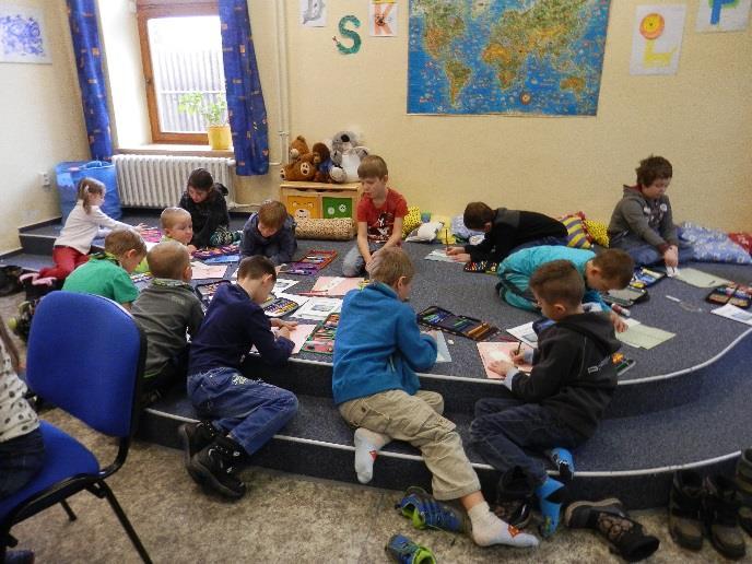 11 Rok s naším výročím 5 SPOLUPRÁCE SE ŠKOLAMI Jednotlivá oddělení úzce spolupracují s mateřskými, základními, speciálními, soukromými i středními školami z Berouna a okolí.