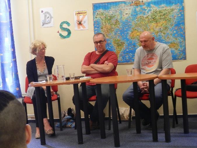 ročníků. Na této úvodní přednášce jsou studenti seznámeni s fungováním knihovny a jejími službami.