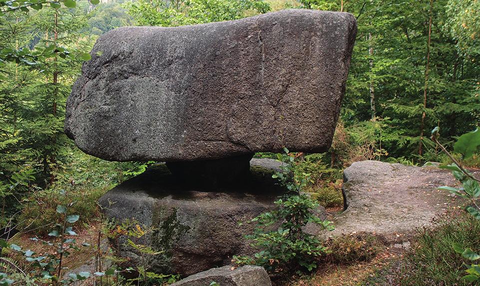 Geologická exkurze Za žulami do centra Jablonce nad Nisou Kamenicky nejvýznamnější žula Jizerských hor je známá nejen díky své charakteristické barevnosti, ale také pevnosti, která umožňuje lámat