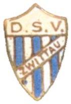 Odznak pvodn nmeckého fotbalového klubu D.S.V. Zwittau (ped rokem 1935). ***************** *Starší historie* ***************** Ve Svitavách se hraje fotbal více než devadesát let.