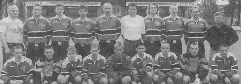 Svitavy (divize D) - LeRK Prostjov (II. liga) 4:3 (1:2) Foto týmu: Foto: E. Hromadník Stojí zleva: V. Havránek vedoucí, Z. Válek, D. Veselský, M. Králíek, J. Štrba, M. Ješina trenér, M. Kuera, M.