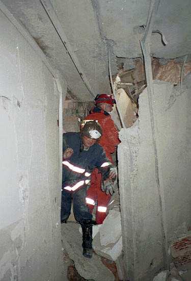 Pád hotelu Oharka - Louny duben 2002 Příčina