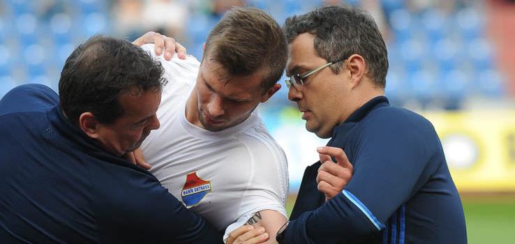 BI THERAPEUTICS rozhovor Náprava sportovcova zranění často začíná už na hřišti. Takže pracujete i s juniorskými kategoriemi a dětmi? Ano. U dětí je velmi důležitá spolupráce s rodiči a trenéry.