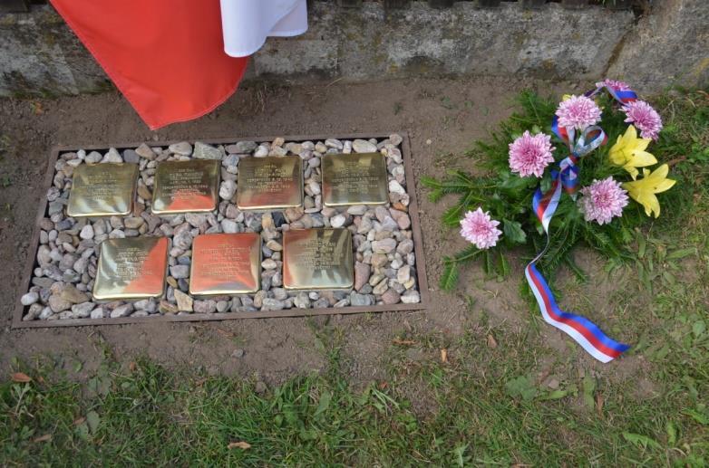 Protože se znal s Ríšou Pamovým, schoval si potají jeho fotografii, kterou však již nemohl najít. Od pana řídícího Josefa Muffa jsem zjistil, že Richard byl vášnivým fotografem.
