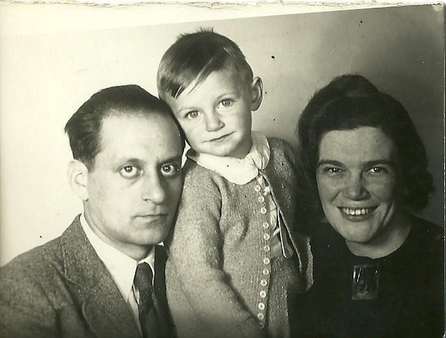 Také Josef odchází z domu, a to do Okříšek u Třebíče, kde se mu po svatbě s Annou Freundovou v roce 1937 narodil syn Karel.