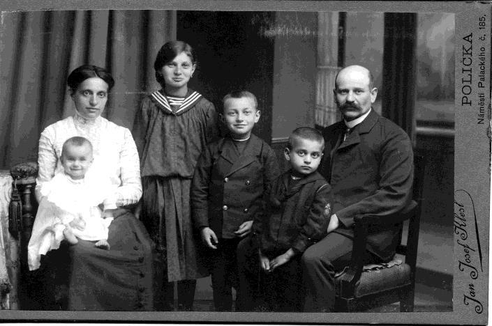 První, kdo poznal peklo osvětimského koncentračního táboru je Josef Pam, který tam podle zachovalé knihy mrtvých zemřel dne 6. 3. 1942.