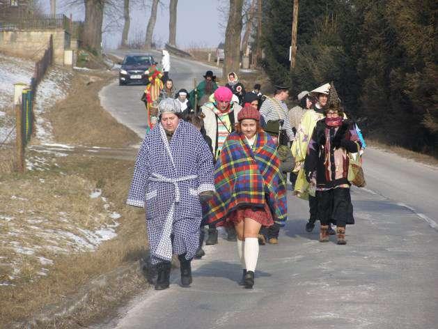 března