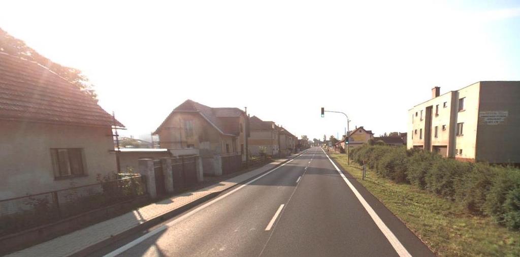 6.2.3 Řešená oblast Na vjezdech do obce z obou směrů je nainstalováno SSZ pro omezení rychlosti vozidel, součástí SSZ není přechod pro chodce.
