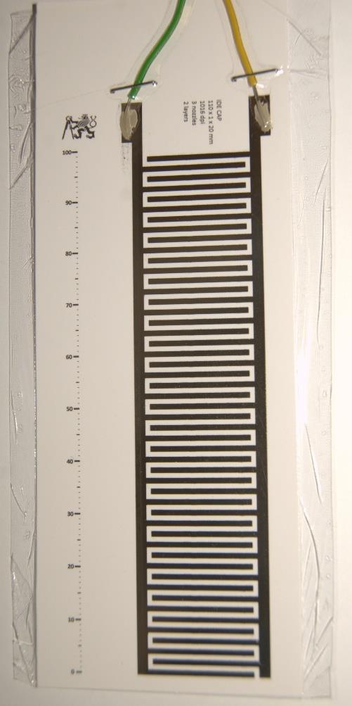 Praktická část 3.3.3 Charakterizace vzorků natisknutých na Fotopapír Na Obrázek 21 je znázorněn příklad senzoru vytisknutého na fotopapír.