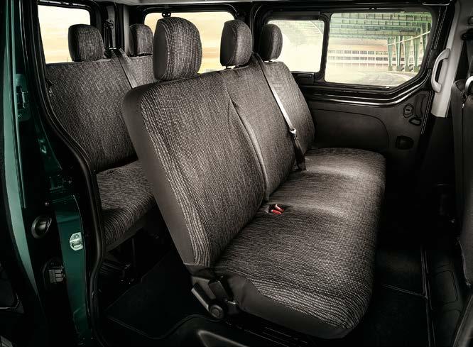 71807786 - Potahy sedadel - Přední. Sedadlo řidiče a 2místné sedadlo spolujezdce se 3 opěrkami hlavy.