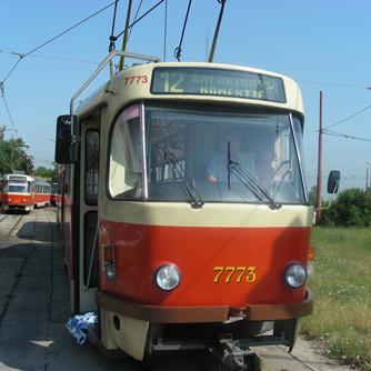 Vodič električky Charakteristika Vodič električky samostatne vedie a obsluhuje hnacie dráhové vozidlo na električkovej dráhe alebo súpravy mestskej električkovej dráhy za účelom prepravy osôb v