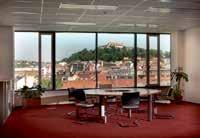 Prostory jsou koncipované formou open-space s možností dalšího dělení či slučování. V nabídce jsou jednotky již od 17 m 2.
