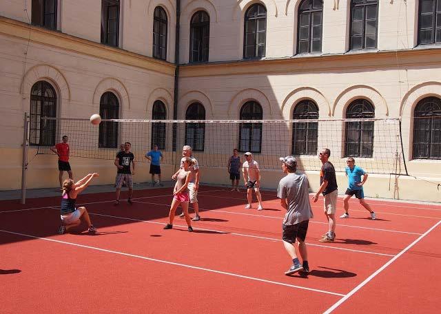 stará. A toto všechno se na týden ubytuje ve starobylých prostorách kroměřížského Arcibiskupského gymnázia.