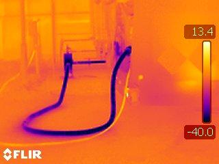 KAPITOLA 8. BEZKONTAKTNÍ TERMOGRAFICKÉ SYSTÉMY 187 Obrázek 8.10: Termogram doplňování zásobníků dusíku. 8.7 Lékařské využití termokamer Zánětlivá ložiska: Lidský organismus je schopen velmi přesně regulovat vlastní tělesnou teplotu.