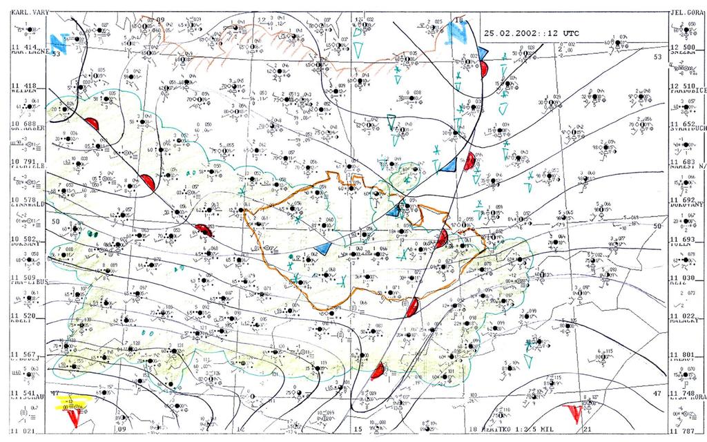 z 1005 hpa na 965 hpa, poté se její postup zpomalil, změnil směr na severovýchodní nad Dánsko, jižní Skandinávii a Pobaltí, ale nad Skotskem se nadále udržoval střed podružné tlakové níže, čímž se