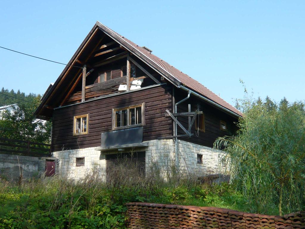 ZNALECKÝ POSUDEK č. 1510-122/11 O ceně obvyklé nemovitostí - ideálního spoluvlastnického podílu o velikosti 1/2 rozestavěného rodinného domu umístěného na pozemku p.č. st.2407 a pozemků p.č. st.2407, p.