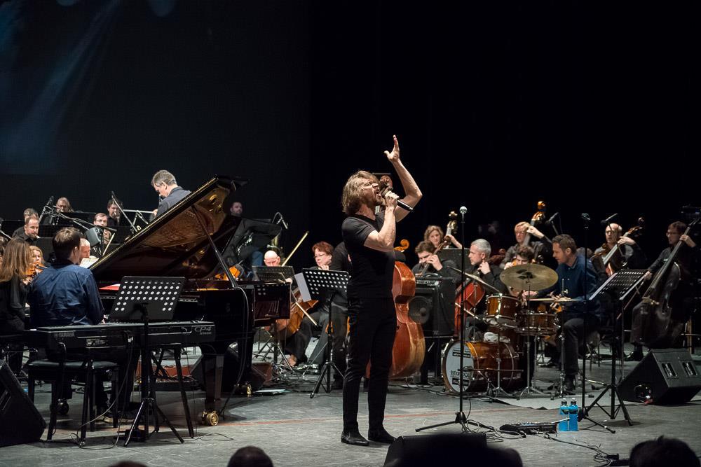4. 4. 2017, Janáčkovo divadlo Dan Bárta, Robert Balzar Trio a Filharmonie Brno (CZ, SK) Echoes of JazzFestBrno 2017 - koncert Diany Krall (20. 9.