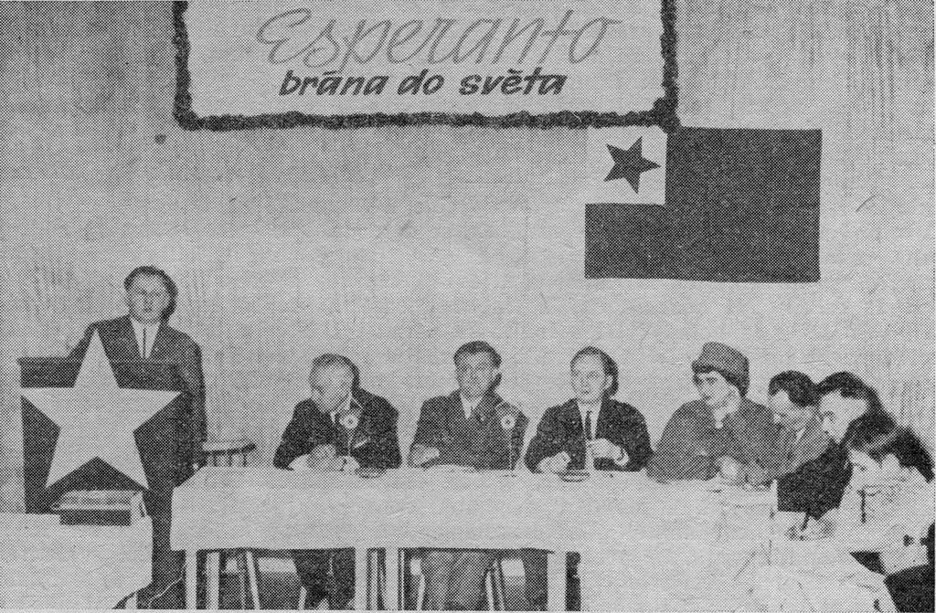 Esperanto pordego en la mondon" diras la surkribo super la kunventintoj en Jablonec (norda Bohemio) Stručná zpráva o 2. plenárnom zasadnutí ČSEV v Opave (7.7.1967) Prítomní členovia ČSEV: ss.