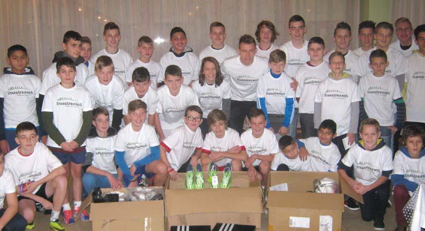 Aj v rámci svojho nabitého programu si našiel čas a prišiel rozdať darčeky mladým futbalistom MFK Snina a Základnej školy na Budovateľskej ulici, či deťom v jednom zo sninských detských domovov.