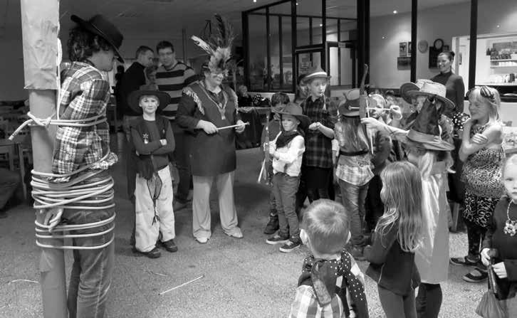 Zpravodaj obcí Mikroregionu Černilovsko 2 2018 23 Spolek Duhová hvězda KARNEVAL Letošní karneval se nesl v duchu Divokého západu.
