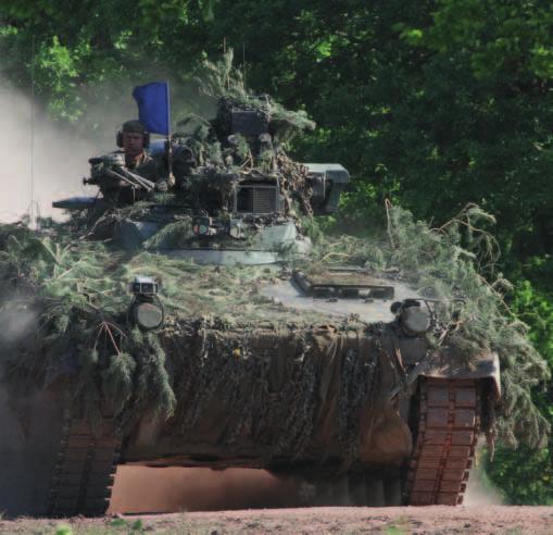 Střelec operátor KVBP Pandur například musí neustále sledovat prostor přes pozorovací přístroje vozidla a je připraven k okamžitému odražení útoku nepřítele.