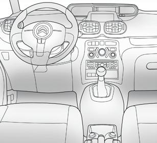 Interiér Automatická dvouzónová klimatizace Toto zařízení umožňuje nastavení rozdílného tepelného komfortu pro řidiče a pro spolujezdce na předním sedadle.
