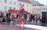 Ještě než došlo k samotnému předání symbolického klíče od městských bran, měli všichni přítomní možnost na vlastní oči spatřit představení souboru The Losers.