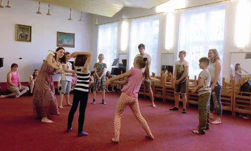 Workshopy, besedy, společné návštěvy divadla Pro všechny nadšence pořádáme společné návštěvy divadla s doprovodným programem.