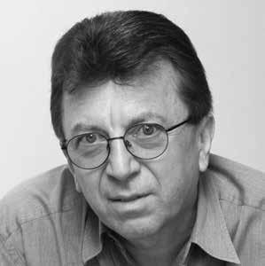 Michael Prostějovský překladatel, textař, libretista, rozhlasový novinář a producent Samozřejmě bych rád diváky pozval na oba velké muzikály sezóny, na kterých jsem se podílel jako překladatel, či
