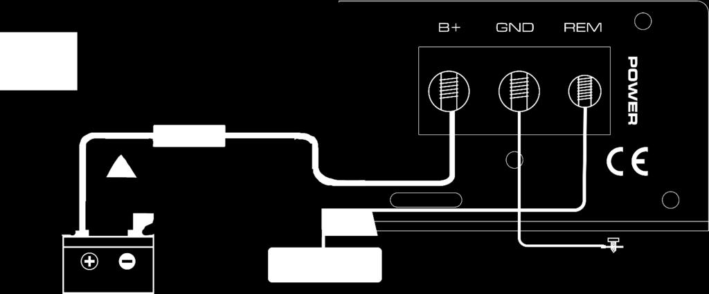 NAPĚŤOVÉ ZAPOJENÍ Zesilovač musí být chráněn 80 A pojistkou na kladném 12 V přívodním vodiči. V žádném případě ne s vyšší hodnotou, zesilovač totiž vlastní pojistku nemá. Max.