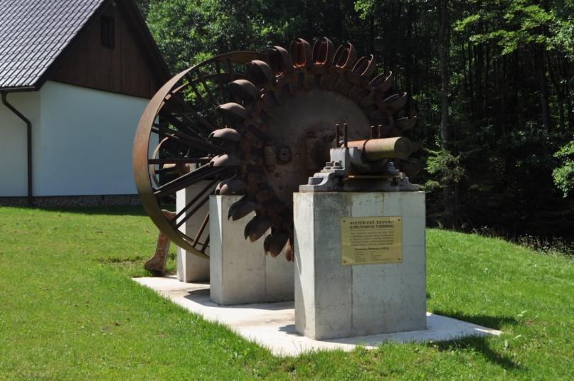 3.4 MVE Bílý potok MVE na Bílém potoce je další elektrárna vyuţívající původní vodní díla továrny Gustavsthal. Vyuţívá vodu Bílého potoka z hraničního horského hřebene (pramenící pod horou Ostrý).