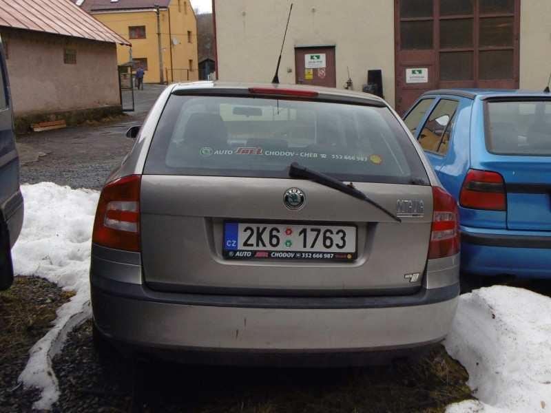 Vyvolávací cena: 40 000,- Kč Aukční jistota: 8 000,- Kč 3.9 Předmět aukce č.9 Volkswagen Cady, SPZ 2K6 1812, rok výroby 2008, nafta, 1 896 cm3, 279 970 km, modrá, v.