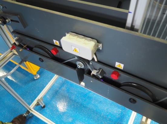 This device for continual treatment of outer surfaces is unusual because of its configuration and physical principle.