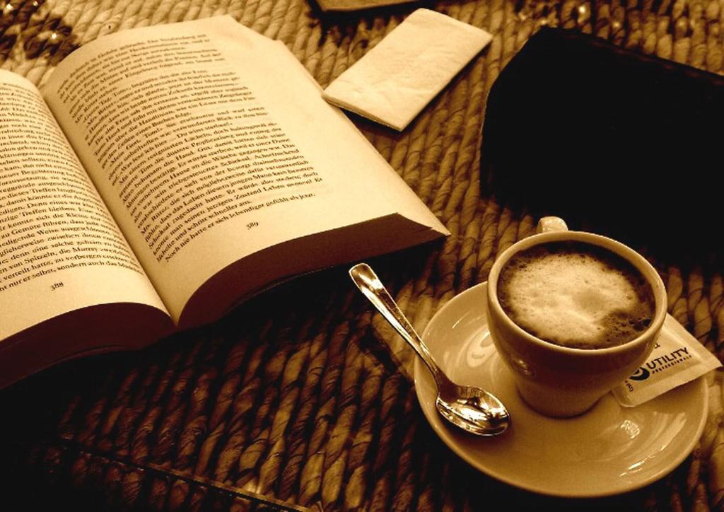 Knihy, káva, my, vy... to je přece fajn, nemyslíte?