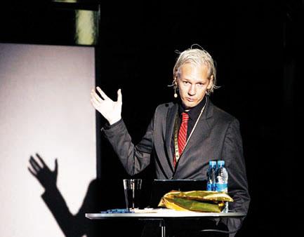 Assange 5 10 News Kdo měl zálusk na Louskáčky.