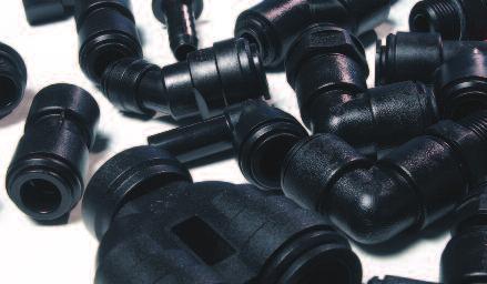 Řada výrobků PM metrická, 4 28 mm Řada výrobků PM pro metrické rozměry trubek je vyrobena z černého acetal kopolymeru (POM) a je vybavena vůči potravinám inertním nitrilovým O-kroužkem.