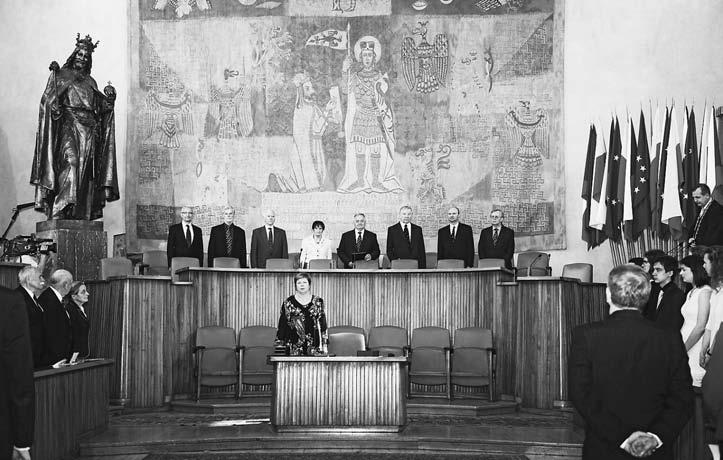 Nositelé medaile a ceny Učené společnosti České republiky v roce 207 V r. 2004, k 0.