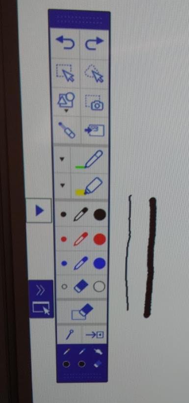 tužky nebo zvýrazňovače Pod šipkou nastavení barvy a tloušťky čáry. Rychlá změna barvy a funkce gumy. Kliknutím na levou stranu tenká čára, vpravo tlustá čára.