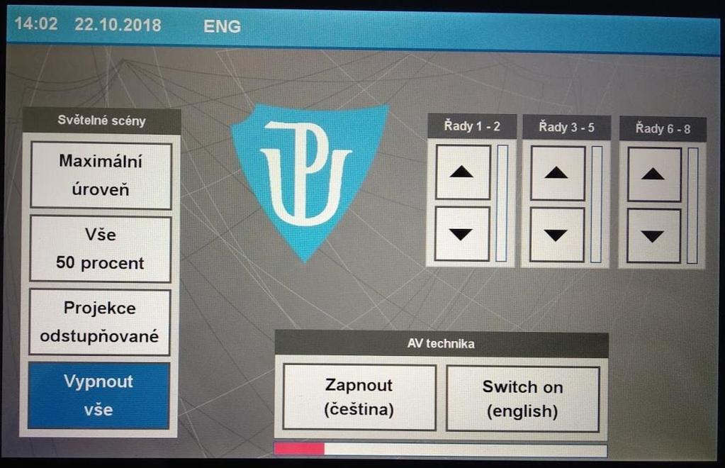 na 100 %. Vše 50 procent všechna světla svítí na 50 %. Projekce odstupňované světla u plátna vypnuta, ostatní dvě řady svítí na 75 %.