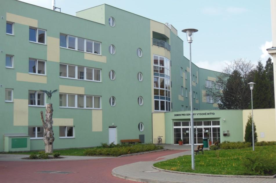 smlouva 25. 5. 2009. Vlastní výstavba DS probíhala v letech 2009 až 2010. 229 Byl vybudován nový čtyřpodlažní bezbariérový objekt nepravidelného půdorysu. 230 Nový DS byl představen veřejnosti 8. 10.