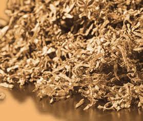 Tabák je vyroben z listů stejnojmenné rostliny, jejíž listy obsahují alkaloid nikotin.