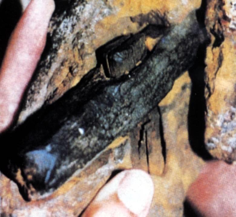 Geologové odhadli, že stáří skály je 300 až 320 milionů