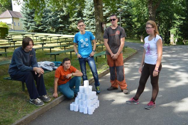 VEČERY MLADÝCH Abychom více podpořili setkávání mladých v jejich bydlištích, pokračovali jsme v roce 2015 ve